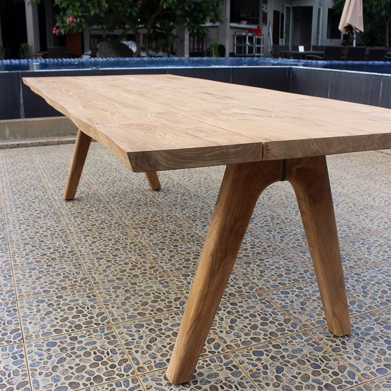 Stor Baumkantentisch 240 x 95-105 x 75,9 cm Teak mit Aluminium- oder Teakgestell