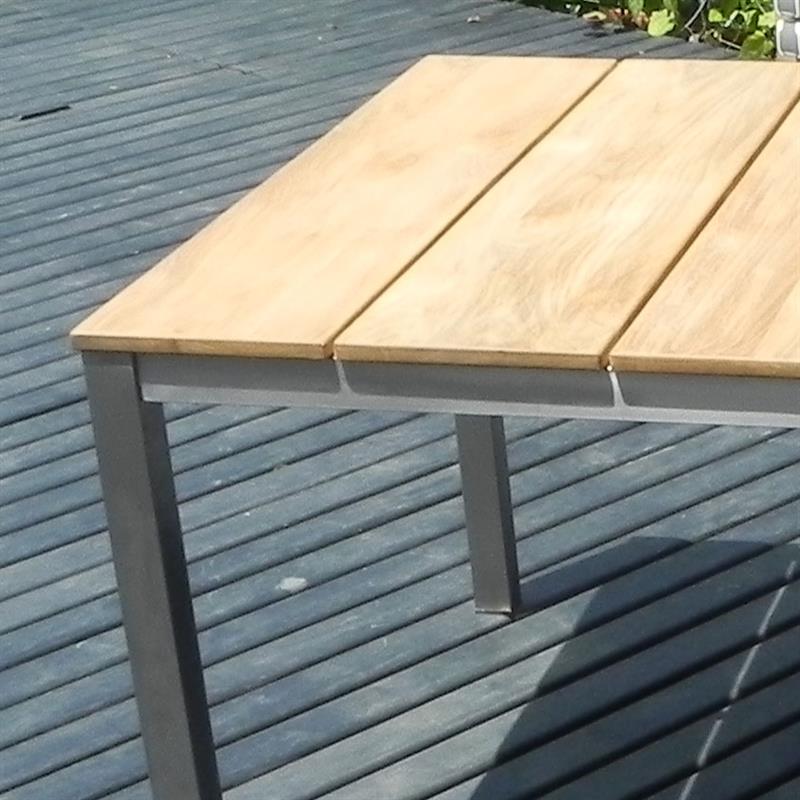 Fides Color Esstisch 100 x 100 x 75 cm Teak mit Aluminiumgestell