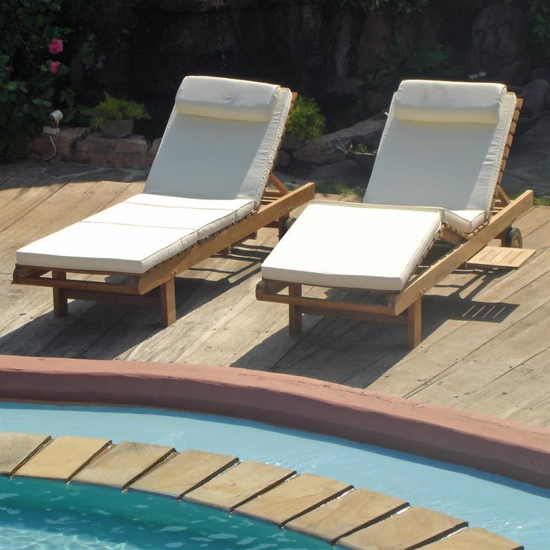 Florida loungers set of 2 - teak GRADE A + brass fittings consisting of 2 Florida loungers 200 x 60 x 31 and 2 lounger cushions in Sunproof